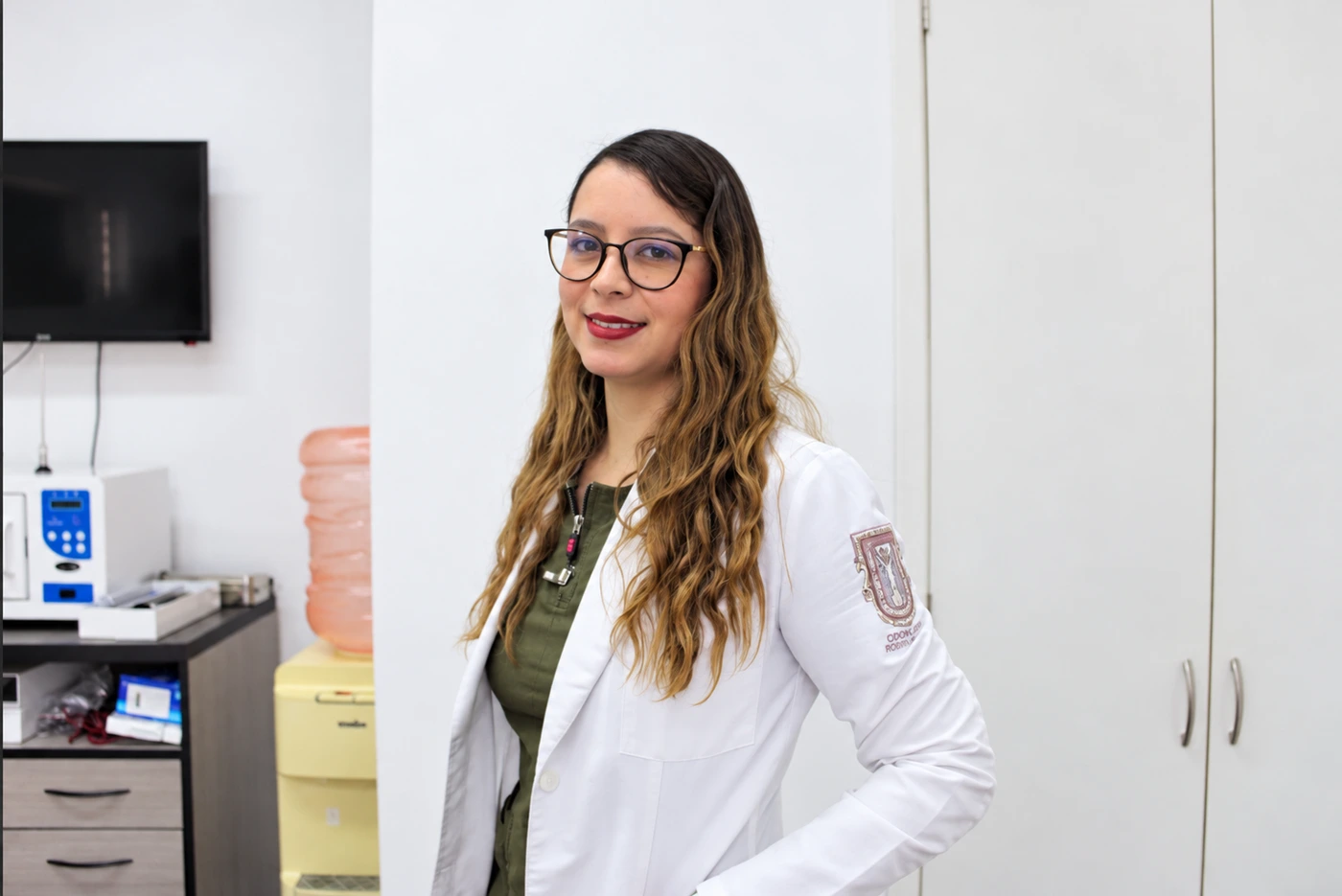 Dra. Amira Valerio en su consultorio